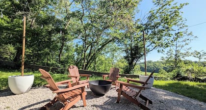 Charming Cottage with a View. Low Cleaning Fee.
Close to Fort Leonard Wood.