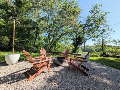 Charming Cottage with a View. Low Cleaning Fee. 
Close to Fort Leonard Wood.