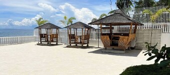 Tranquil Two-Bedroom Beach Front Cottage★★★