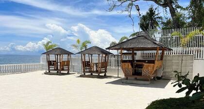 Tranquil Two-Bedroom Beach Front Cottageâ
â
â