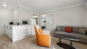 A modern living space with a kitchen, a dining area, and a seating area. - STAY280 & STAY284 Rotorua (Rotorua)