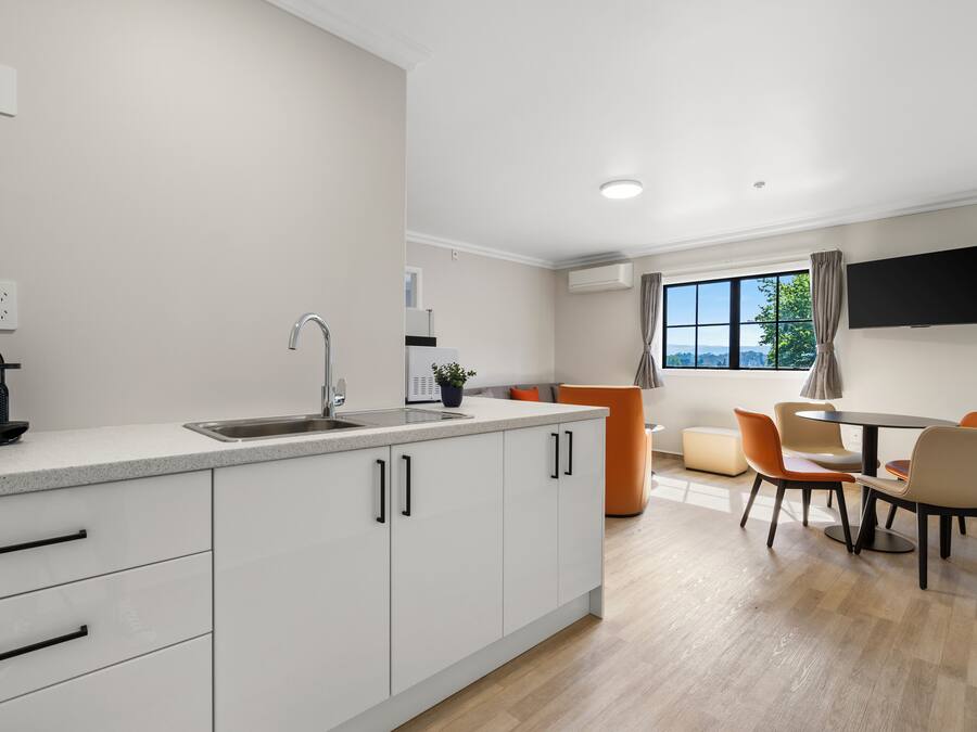 Suite, 2 habitaciones | Espacio para trabajar con laptop, wifi gratis y ropa de cama