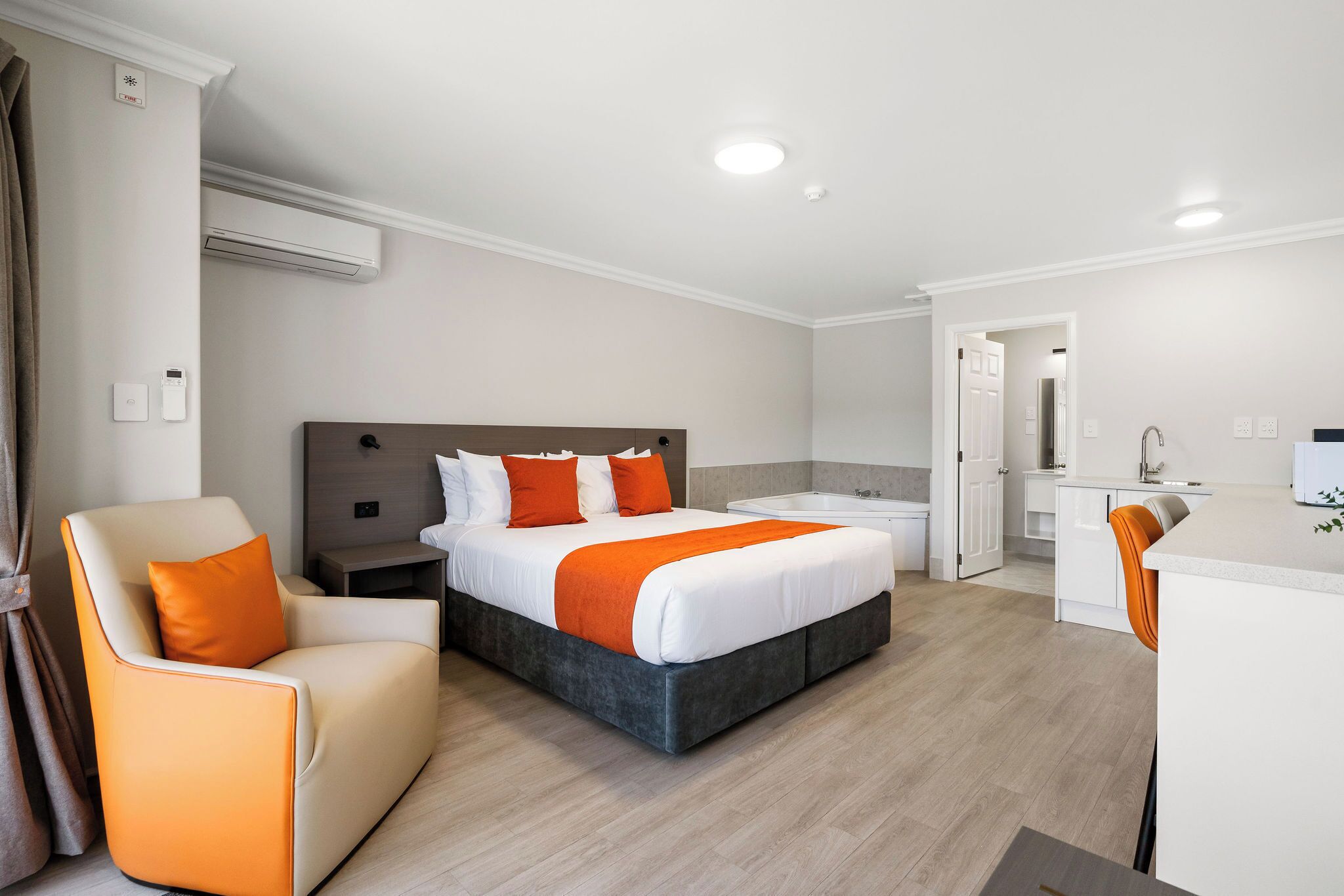 Studio Executive | Khu vực làm việc phù hợp cho laptop 