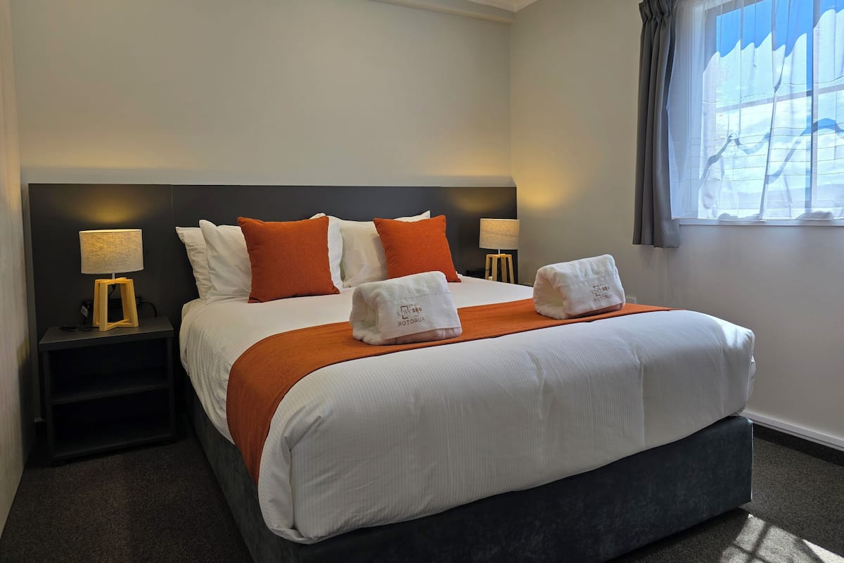 Premium bedding, WiFi (free), bed sheets