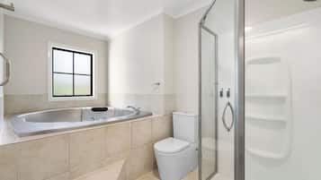 Superior Double Room | Bathroom | Shower, hair dryer, towels, soap