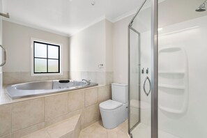 Superior Double Room | Bathroom