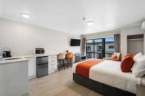 1 habitación, espacio para trabajar con laptop y wifi gratis 