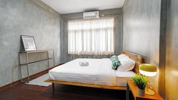 Private Double Room (Ensuite Bathroom) | Blackout curtains, free WiFi, bed sheets