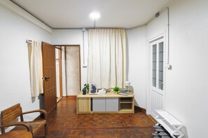 Triple Room Ensuite | Blendingsgardiner, wi-fi (inkludert) og sengetøy