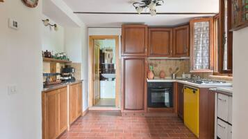 Réfrigérateur, four, lave-vaisselle