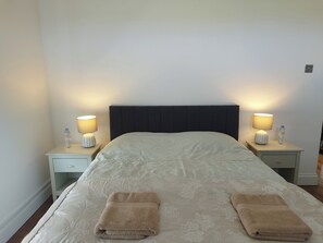 2 dormitorios, tabla de planchar con plancha, wifi y ropa de cama