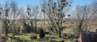Old School House-2 bedroom-sleeps 6-large garden