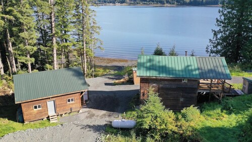 Ocean front 2-bedroom cabin in Whale Pass with strong WiFi