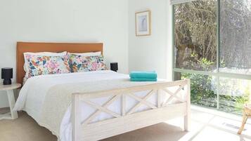 5 bedrooms, iron/ironing board, free WiFi, bed sheets