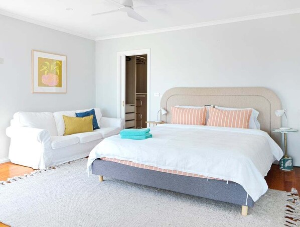 5 bedrooms, iron/ironing board, free WiFi, bed sheets