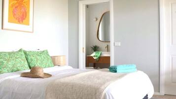 5 bedrooms, iron/ironing board, free WiFi, bed sheets