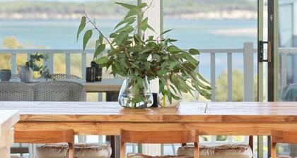 Beilby Inlet Views - 2 minute walk to Beach