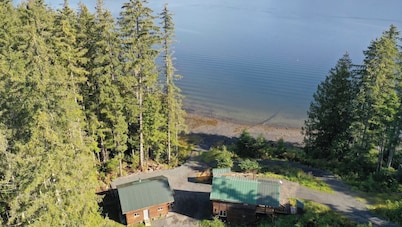 Ocean front 1-bedroom apartment in enchanting Whale Pass with strong WiFi