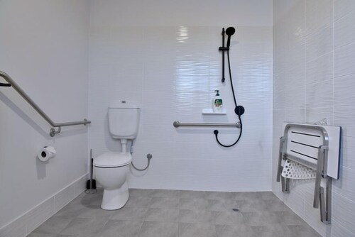 Wheelchair-Friendly Kalbarri Accommodation – Spacious Home with Sunset Views