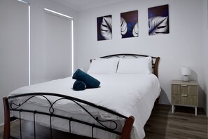 4 bedrooms, free WiFi, bed sheets, wheelchair access