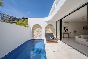 Vista frontal de la propiedad