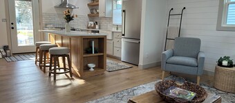 Charming 2-bedroom house with WiFi, AC in lovely Fairfield