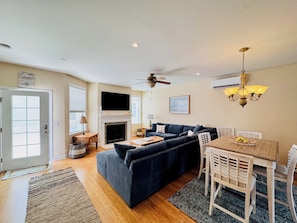 Smart TV, fireplace