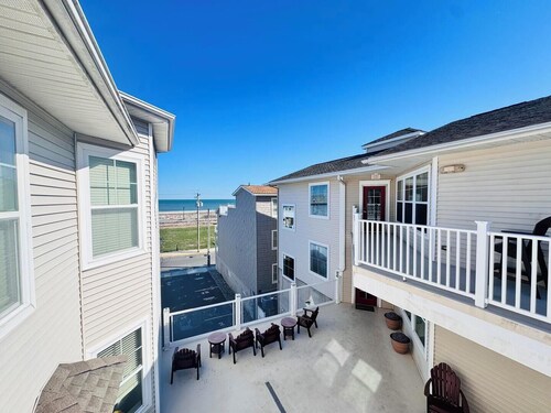Seaside Sanctuary: 3 BR, 3 full baths w/ private rooftop in sunny Sea Isle City