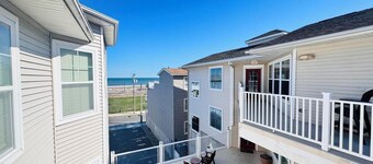 Seaside Sanctuary: 3 BR, 3 full baths w/ private rooftop in sunny Sea Isle City