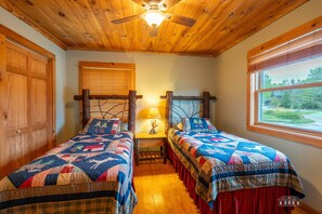 2 chambres, fer et planche à repasser, Wi-Fi gratuit, draps fournis