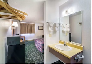 1 chambre, fer et planche Ă repasser, Wi-Fi gratuit, draps fournis