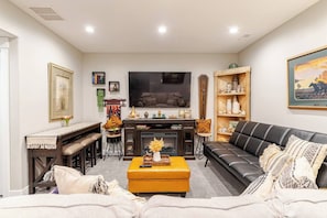 Smart TV, fireplace
