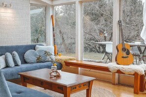 Fireplace, stereo - Ora° Retreat Experience (Queenstown)