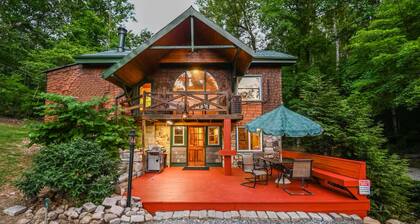 Enjoy a nature retreat in this secluded 4 bedroom lodge in Shenandoah,Virginia!