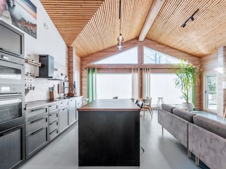 Fridge, microwave, dishwasher, cookware/dishes/utensils. Teijon vierastalo by Interhome