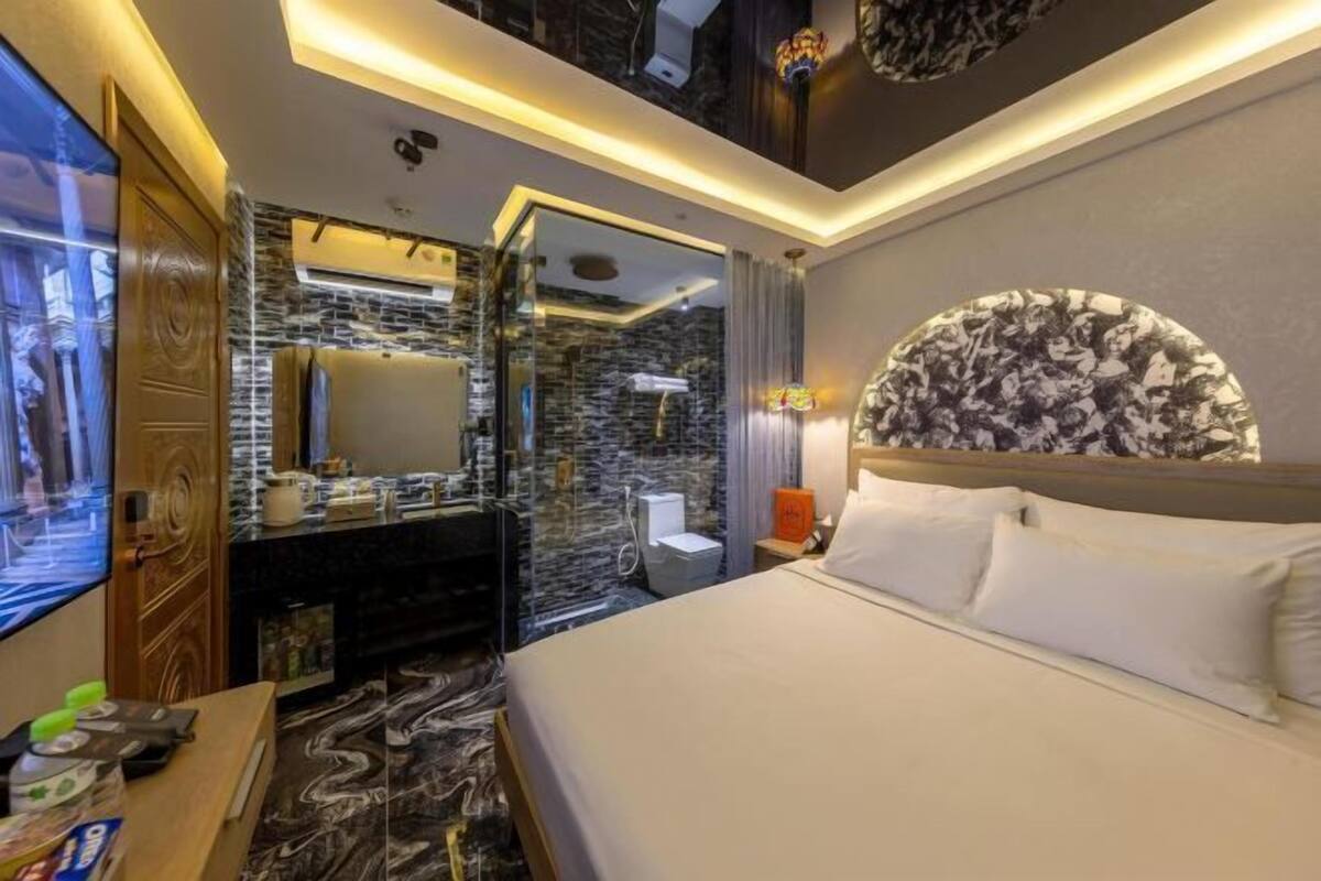 Premium bedding, Select Comfort beds, minibar, soundproofing