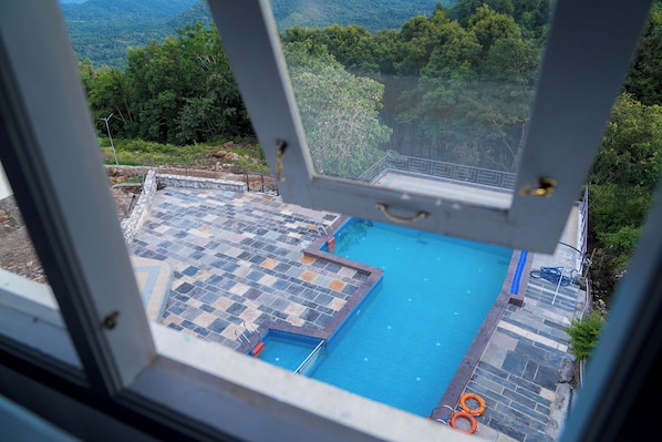 Outdoor pool - BlueHill Lotus Holistic Wellness Village (Sirumalai)