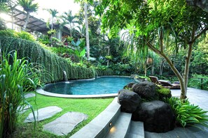 Utomhuspool