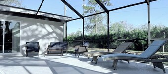 This is it: Red Door Vacay House in Delightful Brandon with Game Room and Pool