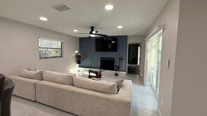 Smart TV, fireplace