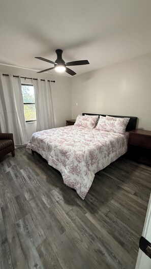 4 bedrooms, iron/ironing board, WiFi, bed sheets - This is it: Red Door Vacay House in Delightful Brandon with Game Room and Pool (Brandon)