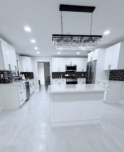 This is it: Red Door Vacay House in Delightful Brandon with Game Room and Pool