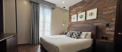 2 habitaciones, tabla de planchar con plancha, wifi y ropa de cama