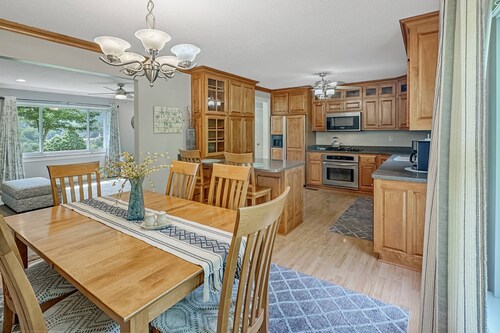 Lookout Mountain Vista | 4 Bedroom Home on 3 acres | 12 miles Cloudland Canyon & Chattanooga