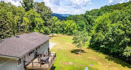 Lookout Mountain Vista | 4 Bedroom Home on 3 acres | 12 miles Cloudland Canyon & Chattanooga