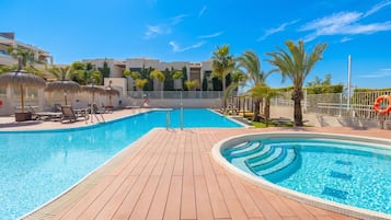 Familienapartment, Mehrere Schlafzimmer, 2 Bäder (Luxury Jardinana Lotus 700m To Beach) | Pool