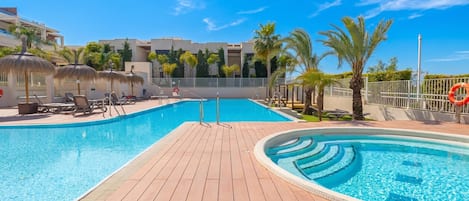 Appartement Familial, plusieurs chambres, 2 salles de bains (Luxury Jardinana Lotus 700m To Beach) | Piscine