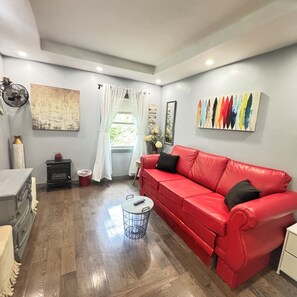 Smart TV, fireplace