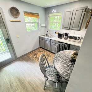 雪櫃、微波爐、焗爐、咖啡機/沖茶器