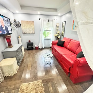 Smart TV, fireplace